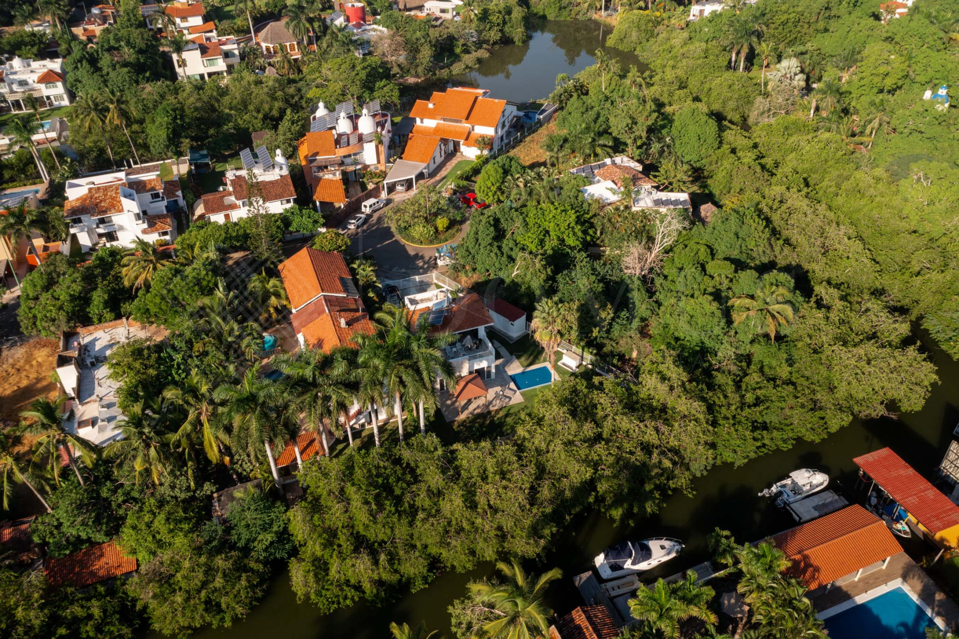 Galeria de Casa Primavera 77 - Casa frente a canal en venta, Nuevo Vallarta